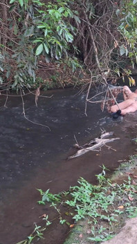 Orang asing ditangkap berkongkek di air terjun.