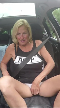 Wycieczka nad morze z napaloną dojrzałą blondynką