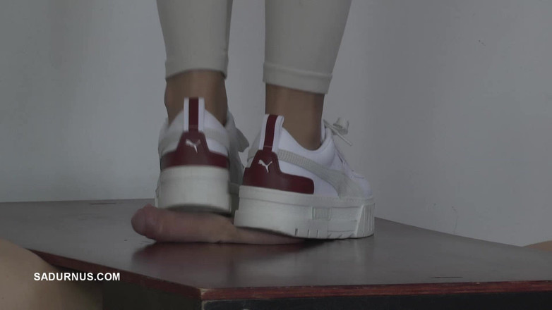 Sadurnus: मालकिन natasa सिर्फ उसका फोन टैप कर रही है