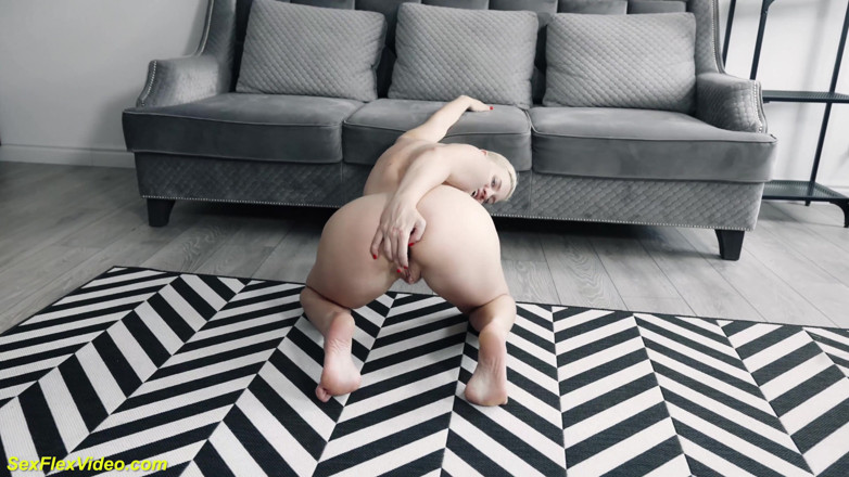 Sexflex video: Flexibilní MILFka si pohádá se svým těsným zadkem