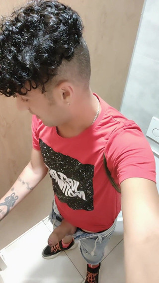 Idmir Sugary: Honění na záchodě s otevřenými dveřmi - téměř zachyceno orgasmem