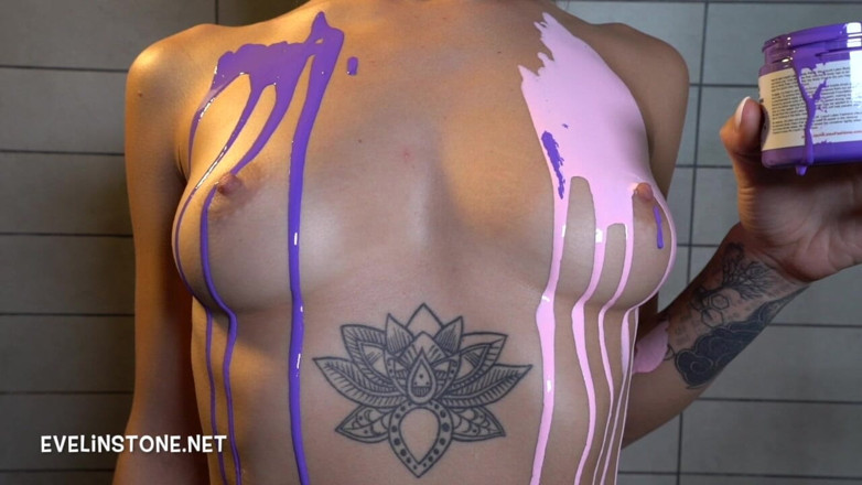 Evelin Stone: Adoração dos peitos, meditação de látex líquido
