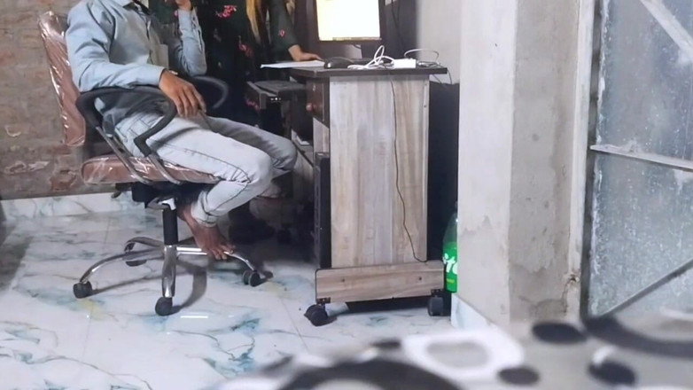 Fantacycutting: セクシーなスタッフはオフィスで会計士と素晴らしいセックスビデオを撮っていました。