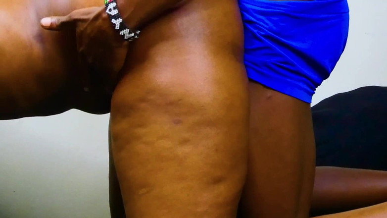 DelamorMotionX: Kakak tiri bigass dientot gaya doggy