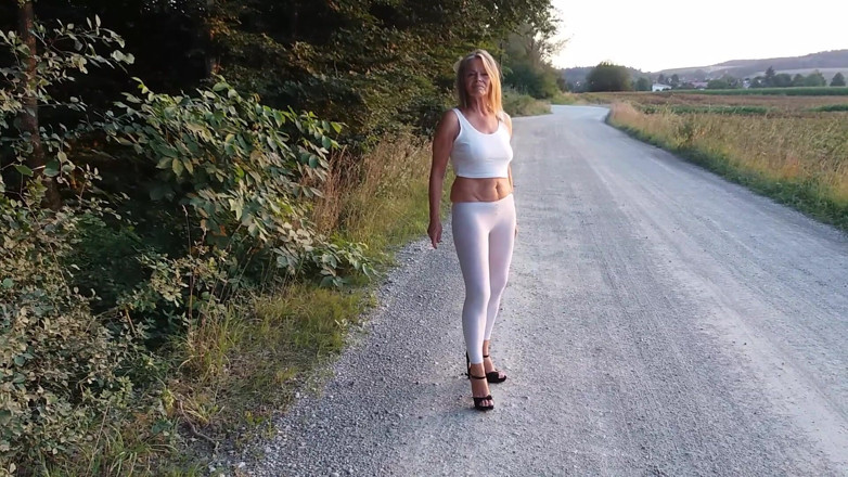 martinawest: Mature Woman in White Leggings Outside!