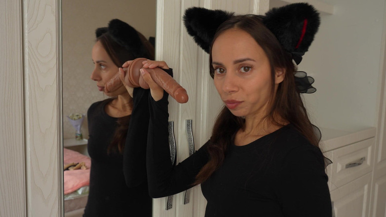 Pantera Nika: Catgirl saje robertek na zrcadle