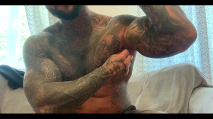 Jasons feet: Zmenším tě dolů a ty se staneš tak maličký.