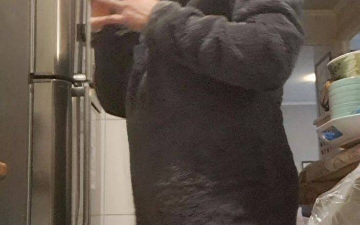 Mommy big hairy pussy: Macecha bez kalhotek v horké kuchyni