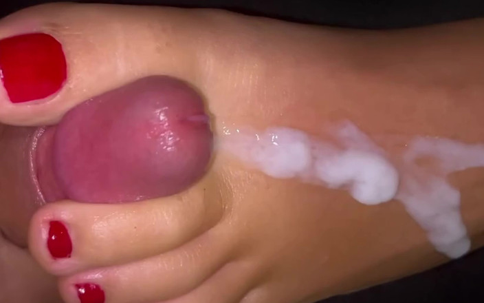 AnGelya G: Я Мастурбирую Ногой, Тру Свой Член О Его Пальцы Ног, Кончаю Ему На Ноги!