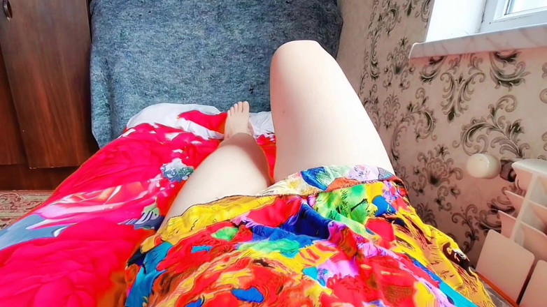 Kitty_Cross: Hands Free Cumshot Femboy Masturbating with Her Smooth Thighs Till...