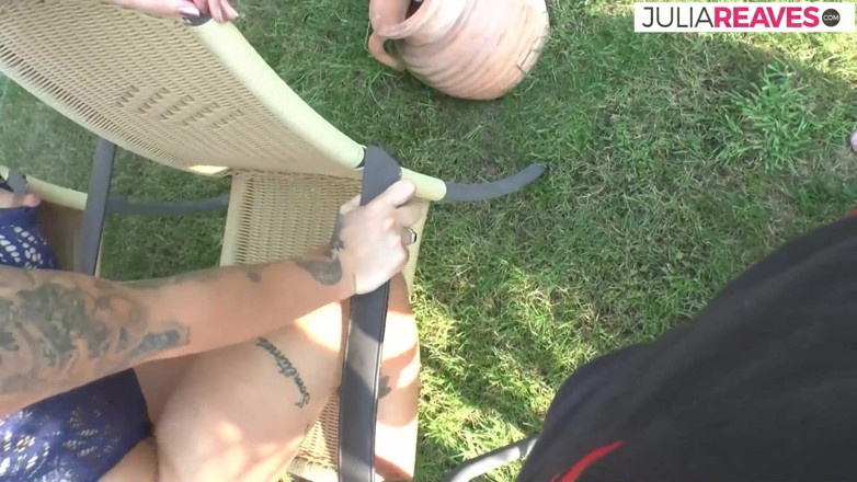 Bukkake Partys: Hete tiener spreidt haar benen terwijl een enorme pik haar...