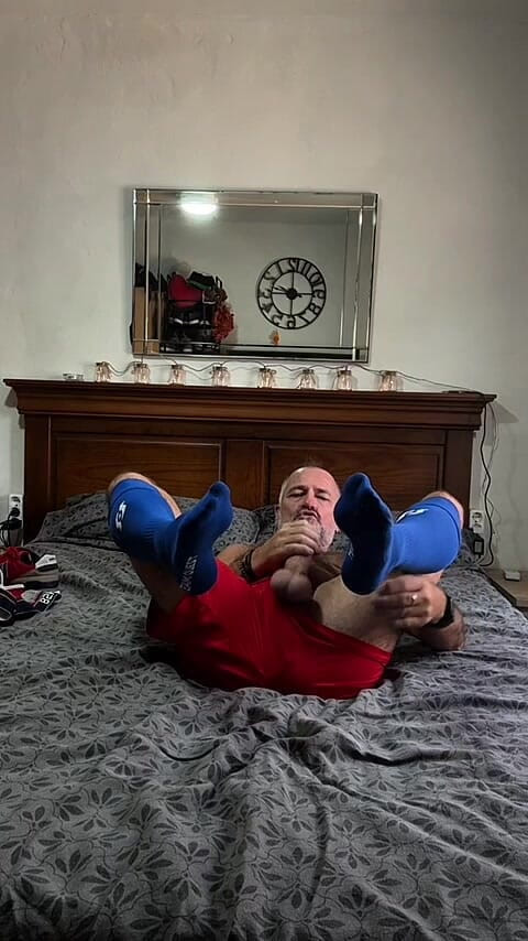 Daddybearvlc: Медведь кончает на его лицо