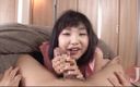 Asian happy ending: Pequeña chica asiática de tetas obtiene su chocho peludo golpeado
