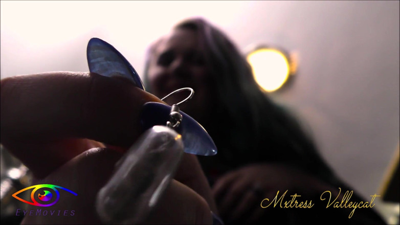 Mxtress Valleycat: Cage dans des oreilles de géante