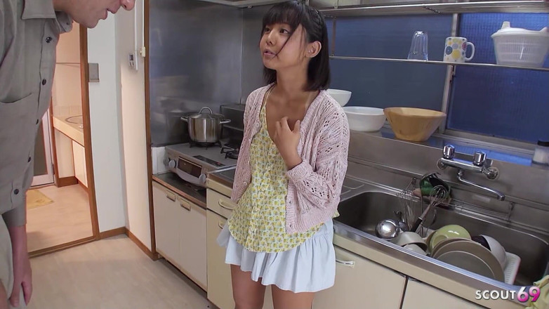Asian porn collection: Tomoyo tuổi teen gầy gò Nhật Bản thủ dâm âm hộ...
