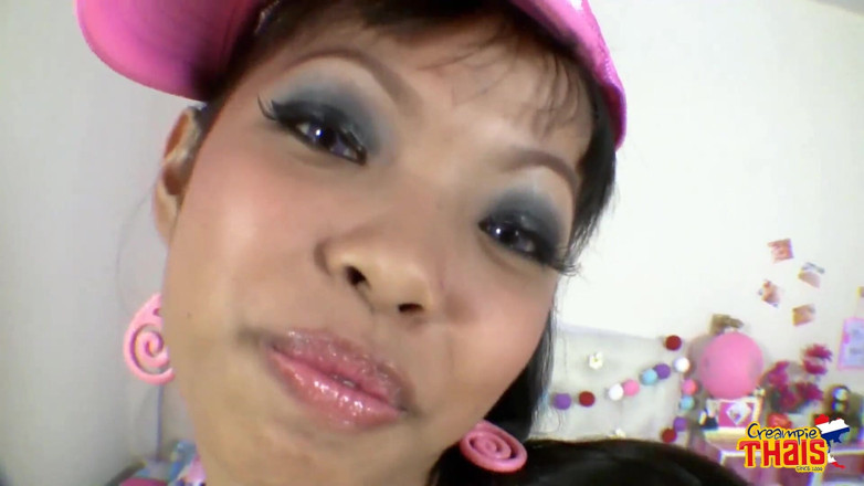 Creampie Thais: Una dolce teen tailandese mora riceve una massiccia sborrata dentro