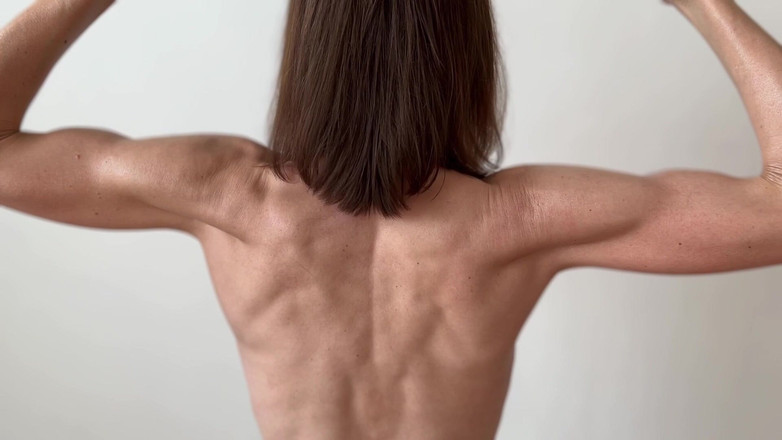 Mistress Mary: Belo corpo tonificado faz seu esperma