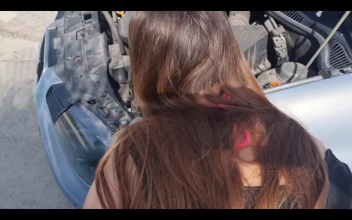 Holycandy: I Fuck the Mechanic