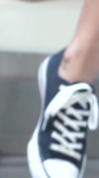 ทาเลีย มินท์ นั่งช่วยตัวเองในห้องล็อกเกอร์