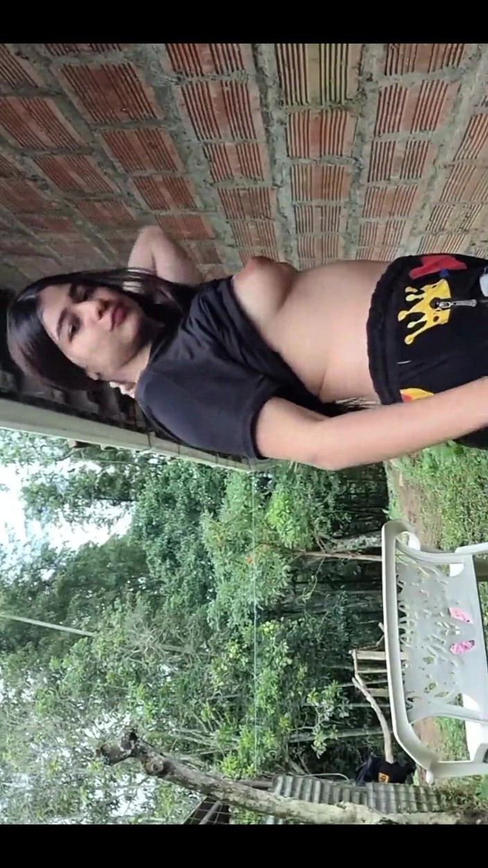 Yulieth Gomez: 공원에서 몸을 만져 보지를 보여주고 옷을 모두 벗는 Yulieth Gomez