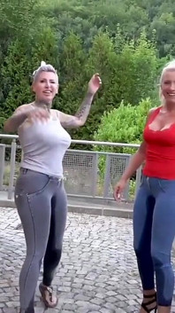 Street Pissing Girls