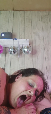 Quando ha finito con questa puttana la spinge al flor