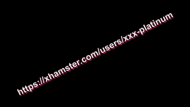 XXX-Platinum: Küchen-stiefmutter milf ohne höschen masturbiert, feuchte muschi bekommt starken orgasmus