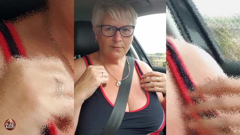 Uk Joolz: トップレスで運転する