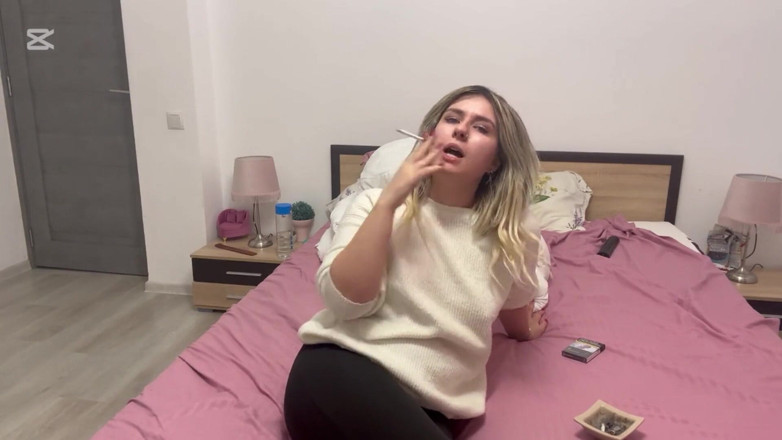 NipsAndStrips: 30 minut ponad 100 pierdów w jednym filmie