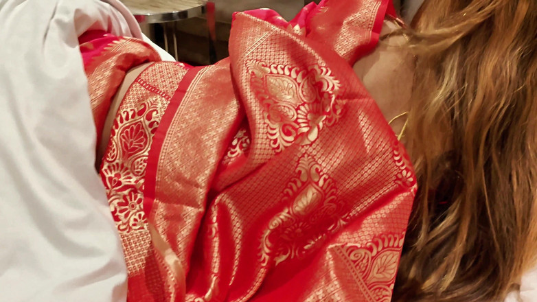 Sassysonia: Desi Indyjski świeżo poślubiony Bhabhi nie może kontrolować jej emocji i...