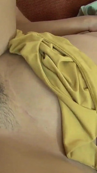 La mia vicina di casa una donna arrapata con i capelli sulla figa viene scopata nella figa
