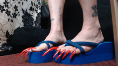 Abby Anna: Extrémní dlouhé červené nehty