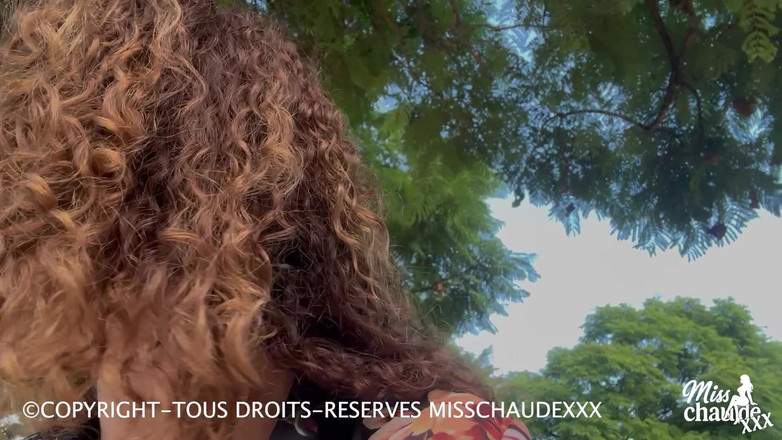 Misschaudexxx: Misschaudexxx, potěším se na lavičce