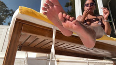 Goddess Luna Law: Havuz tarafından ayak yok sayma bakış açısı