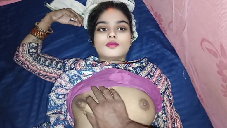 Ramashish: Hintli kız yüzünü ve göğüslerini gösteriyor