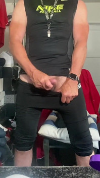 Check Out Football Coach Jockdad87's Huge Cumshot