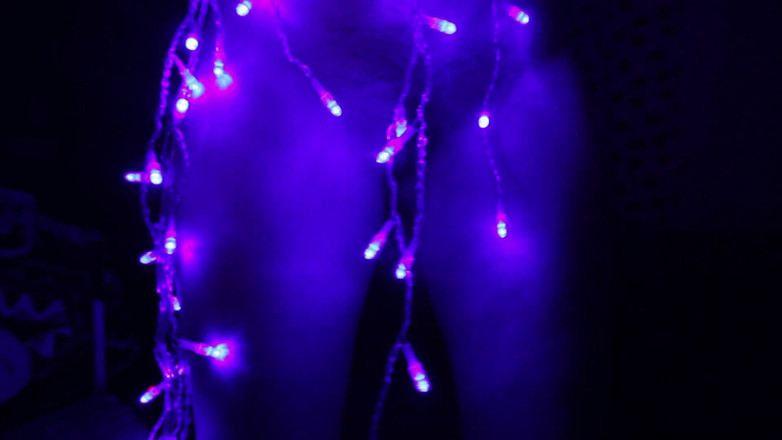 Hairypussyangel: Sexe à Noël avec des jouets et une guirlande LED, bonne...