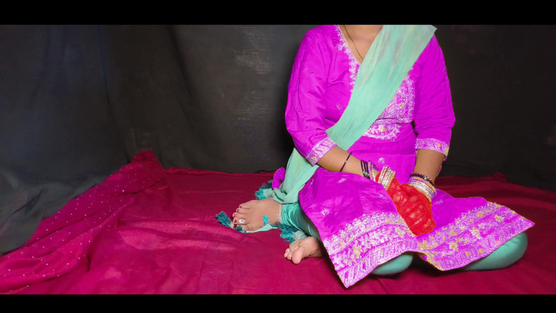 Desi hot paro: Quando la sorellastra indossava uno speciale abito rosa per il...
