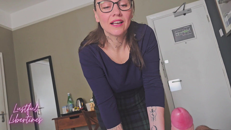 Lustful Libertines: ホテルのマネージャーは私を辱め、それからオーガズムを台無しにしました