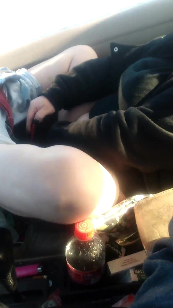 Anal_Angi_Rose: Jugando con el coño en el tráfico