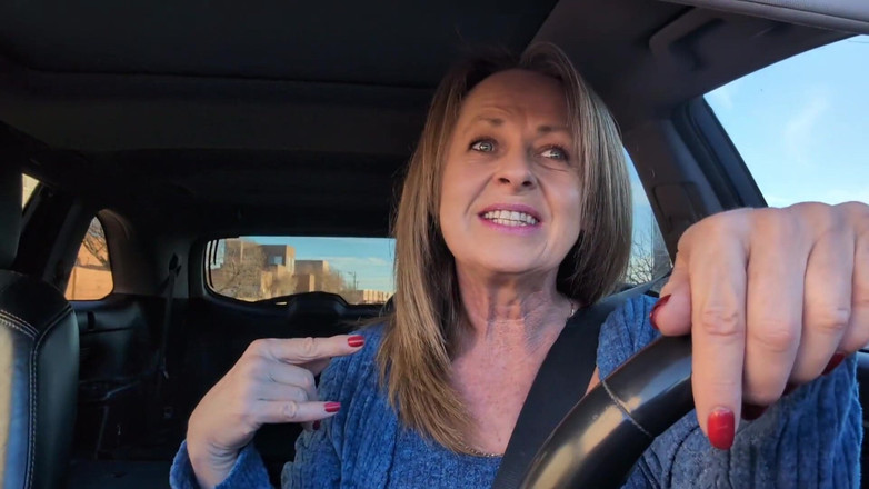 Little Linda: Mała Linda wraca drzwi do Lowe's