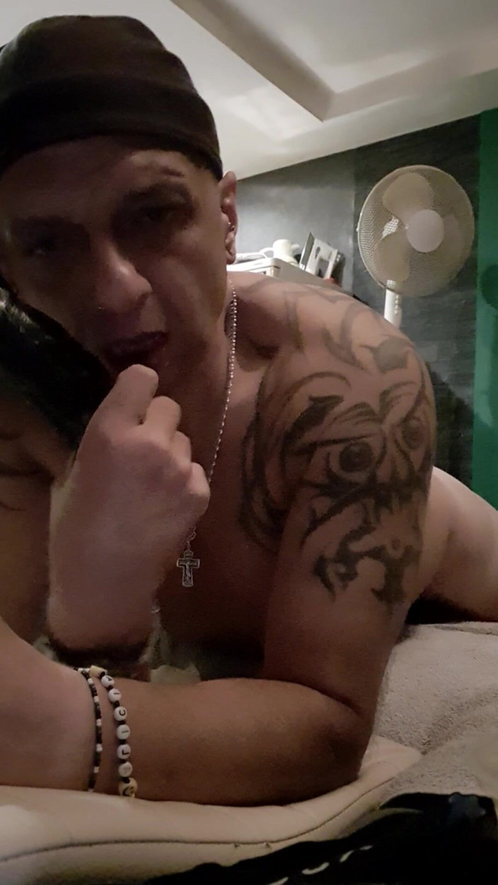 Give me hard: Târfă nenorocită