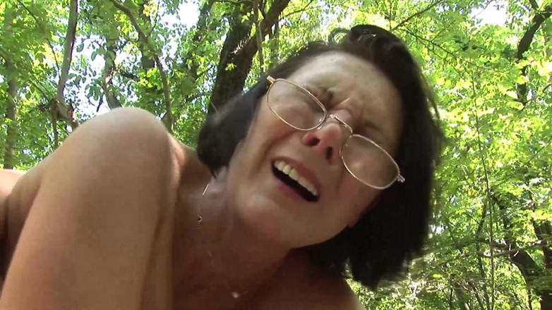 Mature Climax - 100% Mature Videos: बूढ़ी परिपक्व की प्रकृति में जोरदार चुदाई