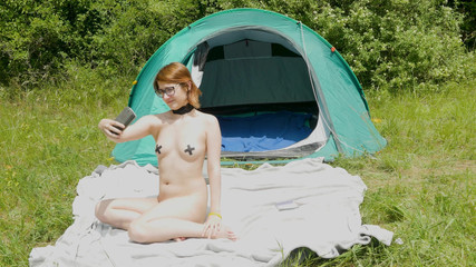 Peaches and Bananas: Чеська тінка Кейсі і наклейки на соски