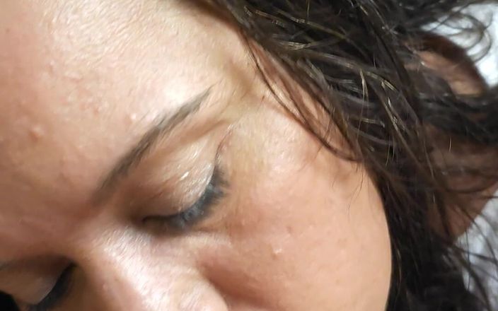 Bellaboo: Esposa com tesão chupando pau