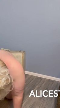 Gorgeous BBW Covers Her Body in Oil