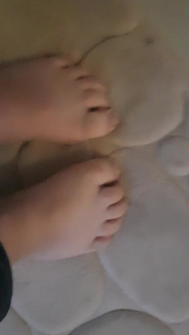 Faith's Feet Fetish: Fetysz stóp Faith - zdejmuję skarpetki po długim dniu