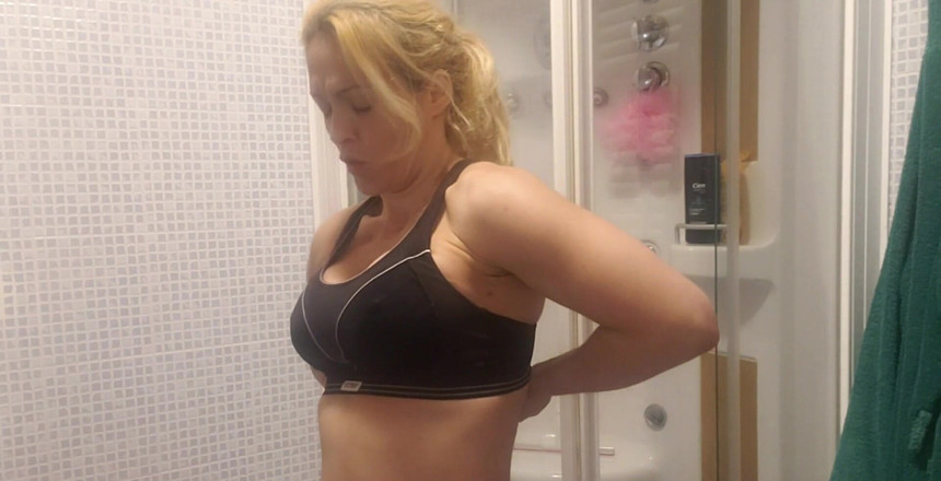 Mary Rider Pornstar: 你想要和我一起洗澡吗？