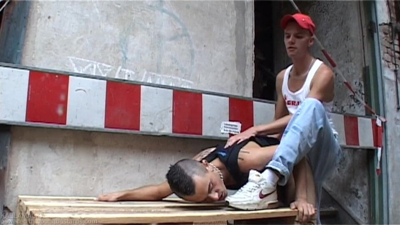 Young Bastards: Білий найки, лускатий трах