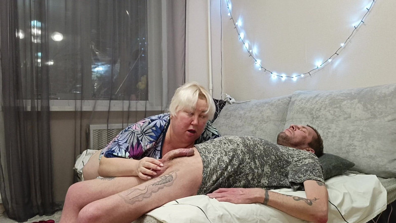 Zona901: Macecha polyká mrdku po hlubokém kouření